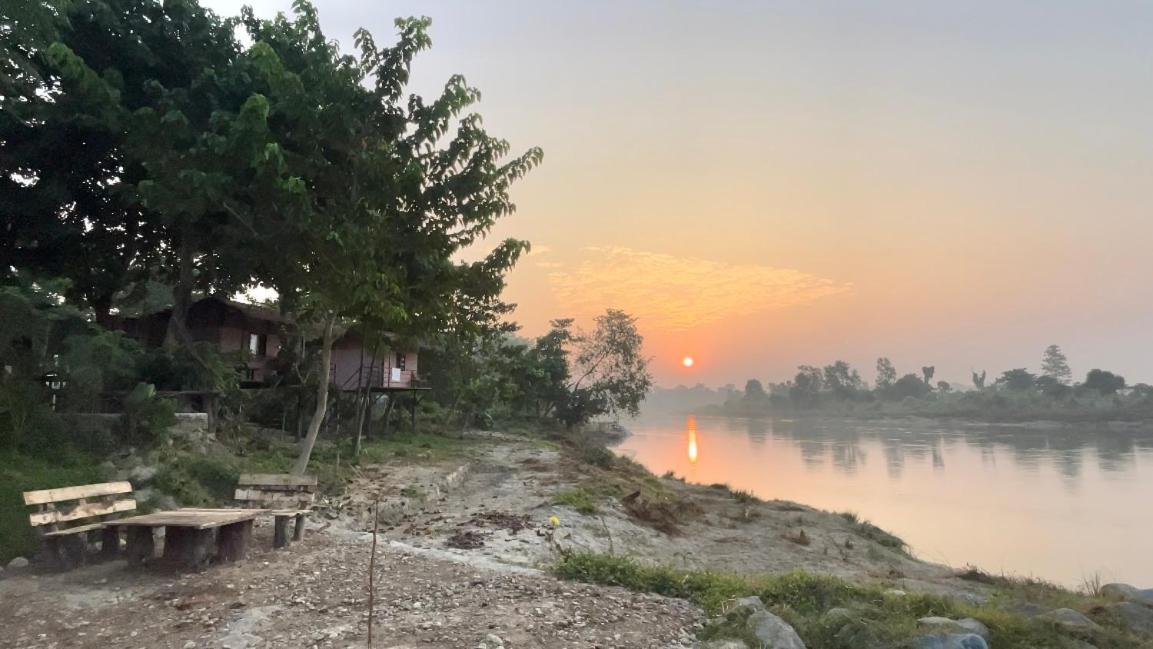 Bamby Chilling House - Feel The Nature Sauraha Exterior photo