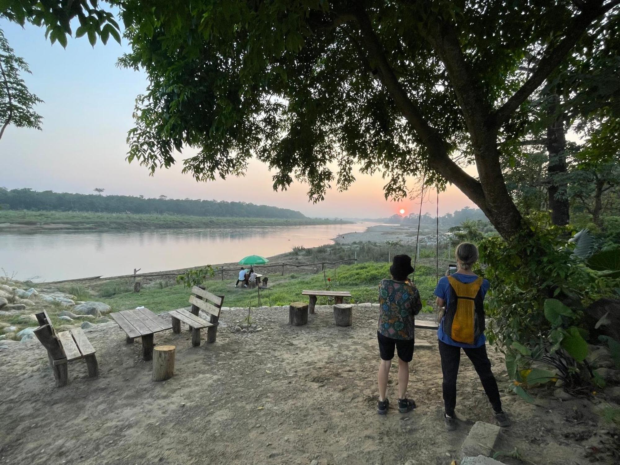 Bamby Chilling House - Feel The Nature Sauraha Exterior photo